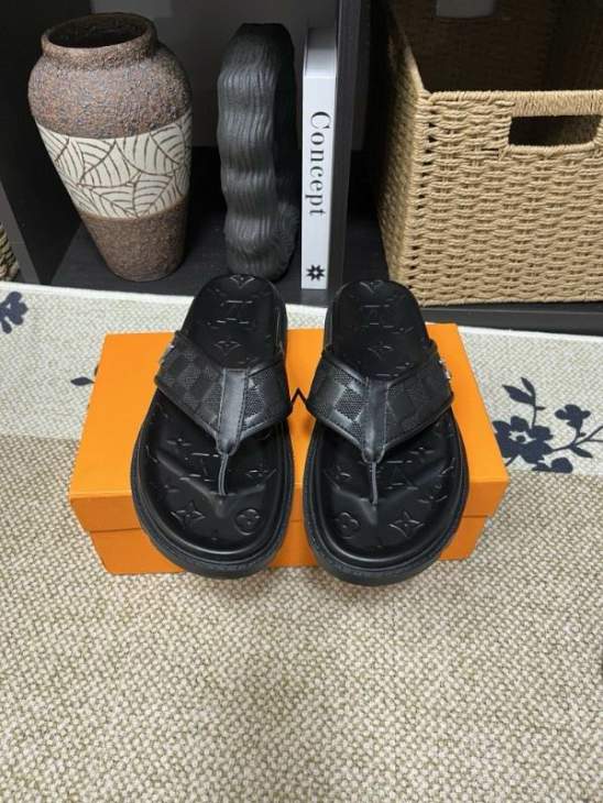 Picture of Louis Vuitton Slippers _SKULVsz38-46jyh0917745